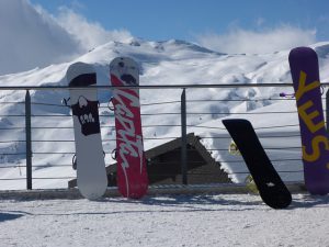 snowboards-1788203_640